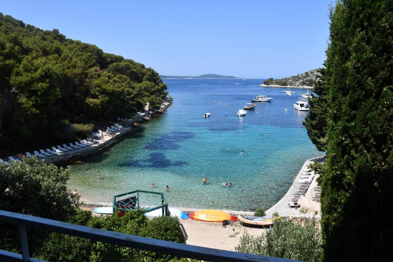 Hotel Sirena Hvar ฮวาร์ ภายนอก รูปภาพ