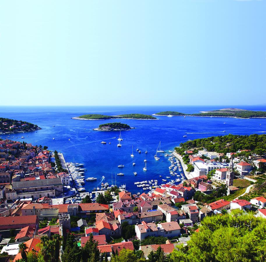 Hotel Sirena Hvar ฮวาร์ ภายนอก รูปภาพ