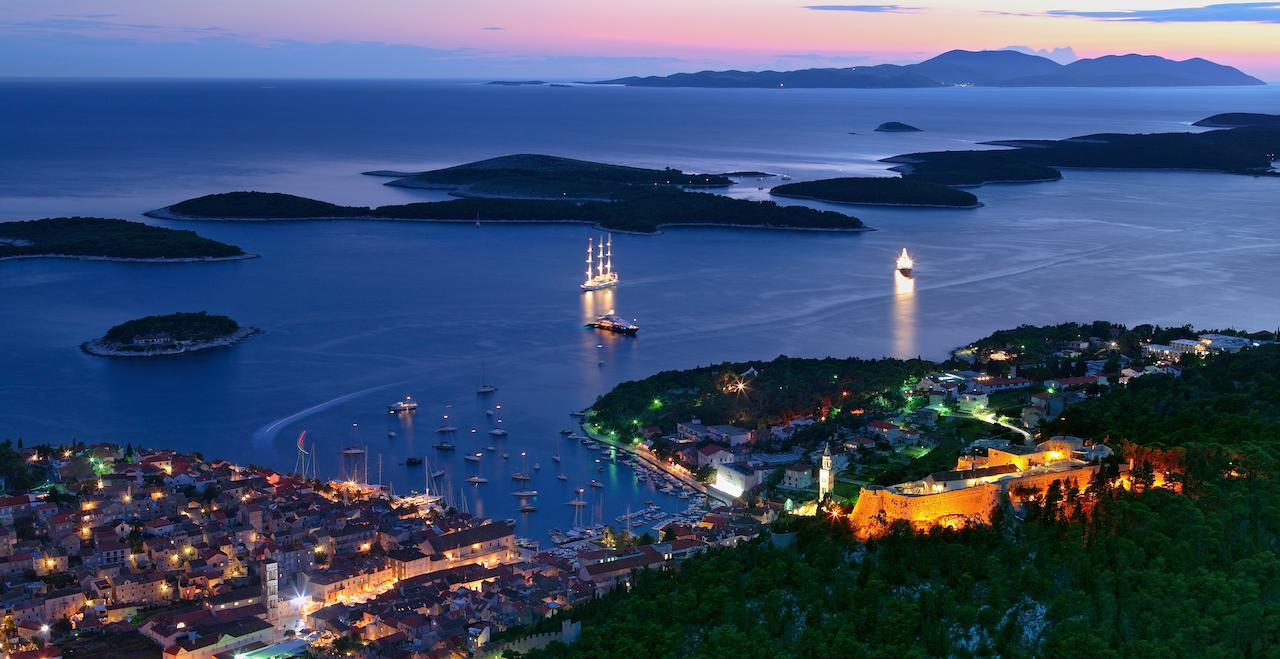 Hotel Sirena Hvar ฮวาร์ ภายนอก รูปภาพ