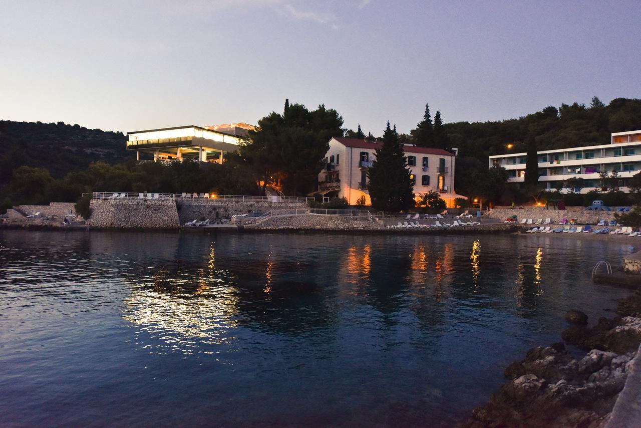 Hotel Sirena Hvar ฮวาร์ ภายนอก รูปภาพ