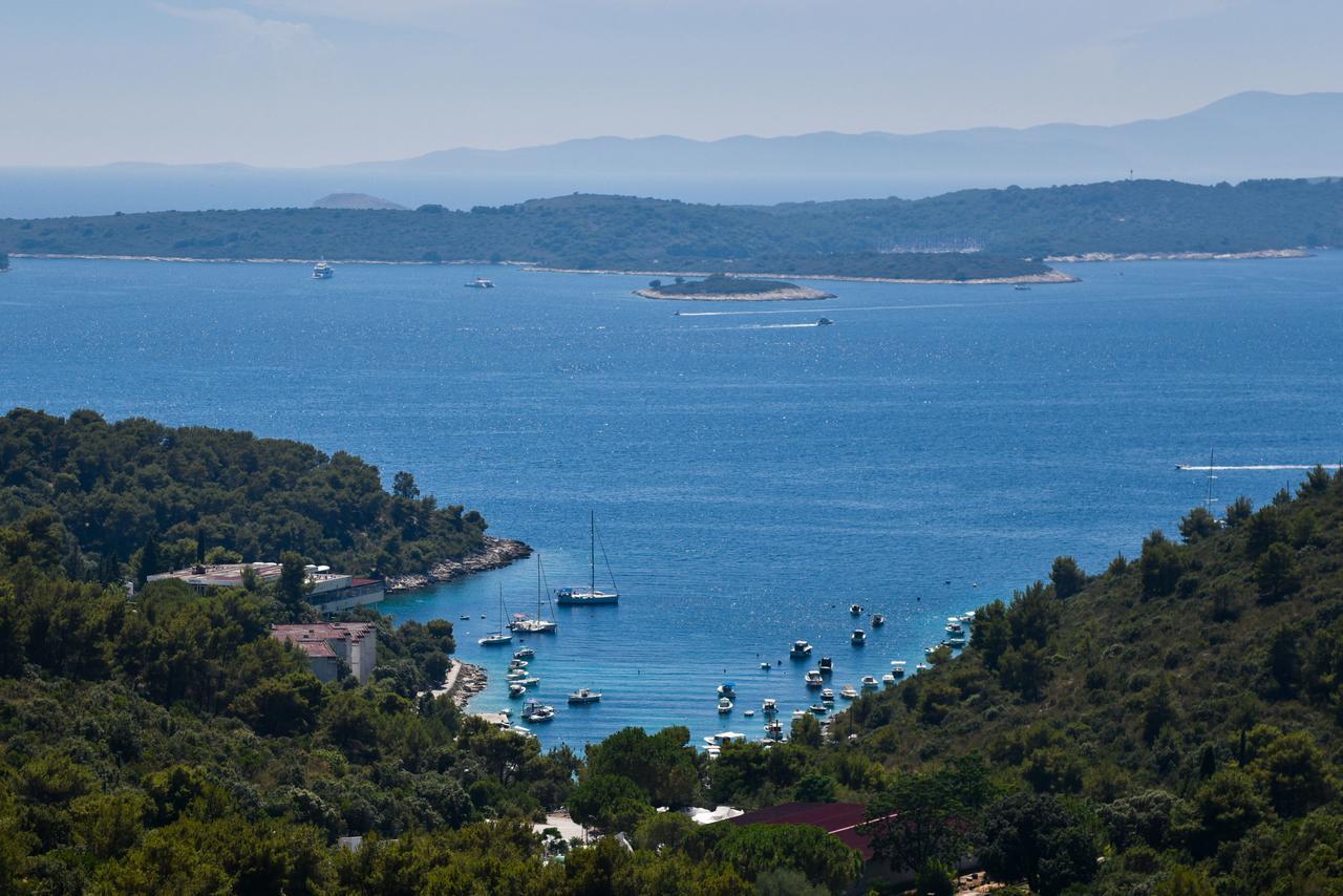 Hotel Sirena Hvar ฮวาร์ ภายนอก รูปภาพ