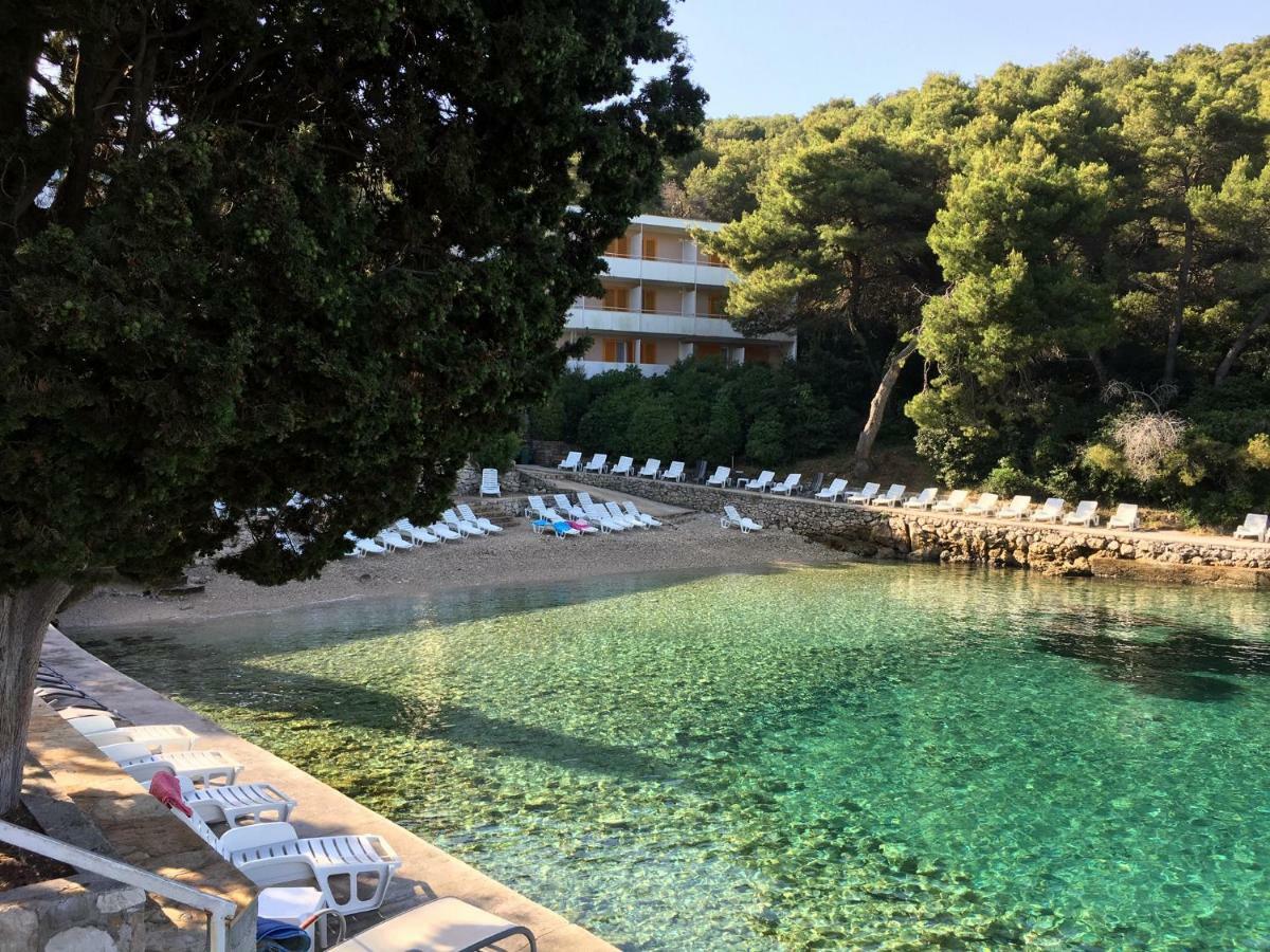 Hotel Sirena Hvar ฮวาร์ ภายนอก รูปภาพ